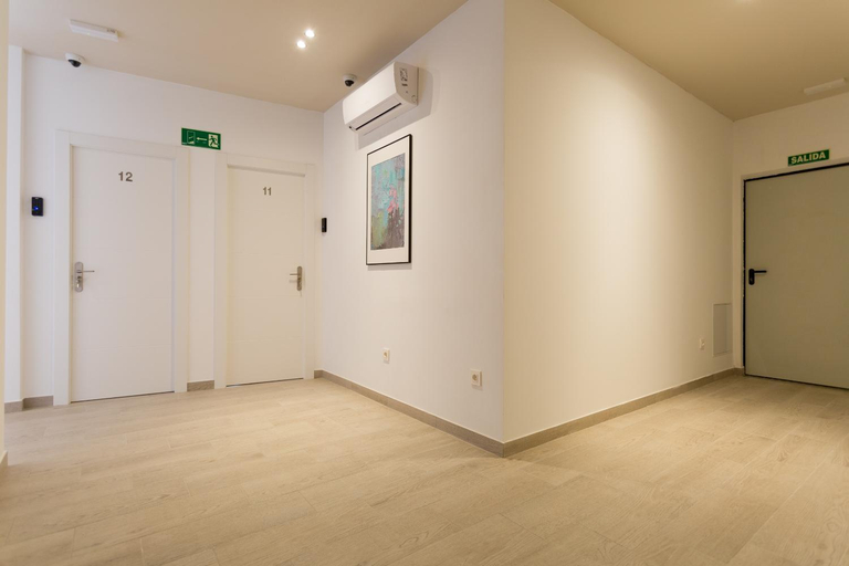 Others 4, Hostal12, Alicante