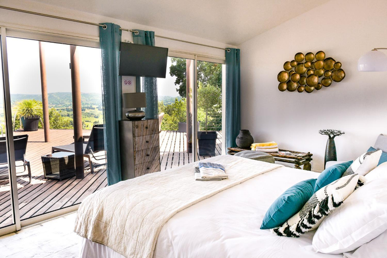 Bedroom 5, Les Hauts d'Avignon, Gard