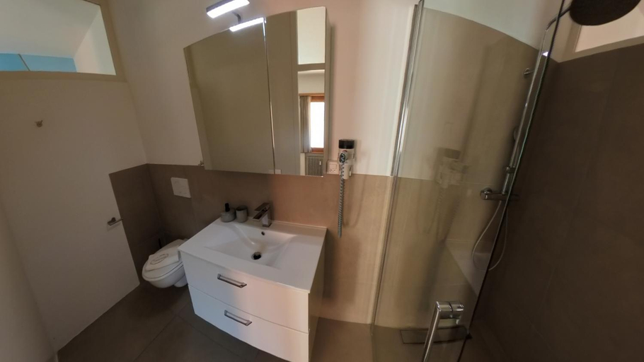 Others 4, 7Rooms, Locarno