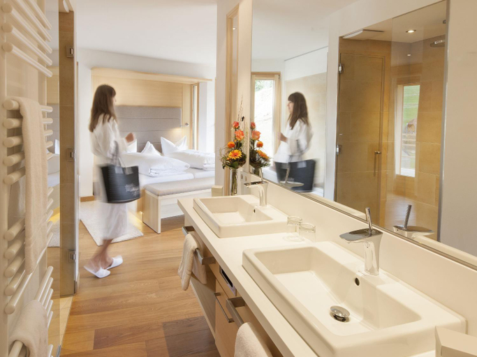 Bathroom 4, derWaldfrieden naturparkhotel, Lörrach