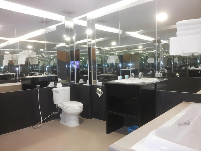 Bathroom, Hotel 72, Yangon