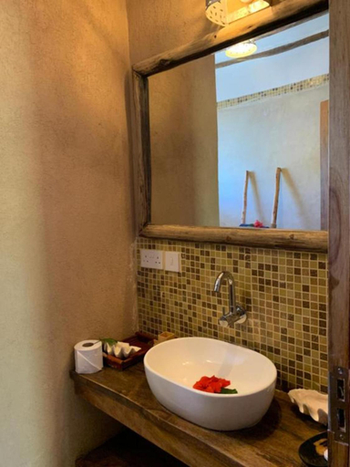 Bathroom 4, LaPili Residence, Kaskazini 'B'