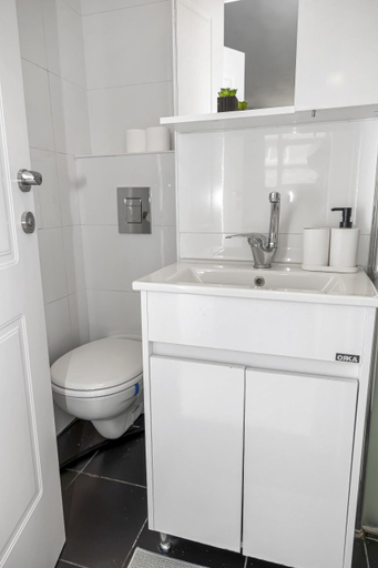 Bathroom, IB Properties Suites