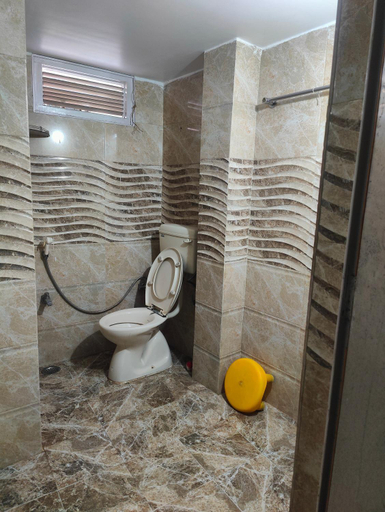 Shower 3, Akhand Bhawan Homestay, Varanasi