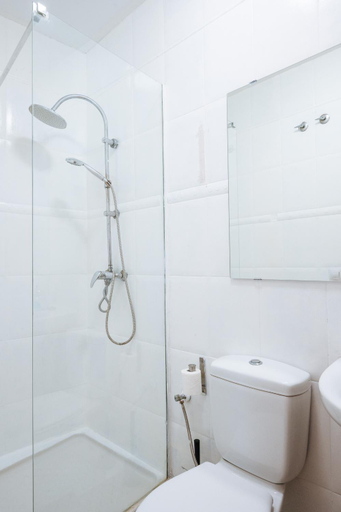 Bathroom 3, Lovely Apartment at Santa Cruz 6 people Parking Op, Sevilla