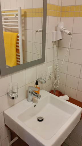 Bathroom 5, Ellenbergs Restaurant & Hotel, Rhein-Pfalz-Kreis