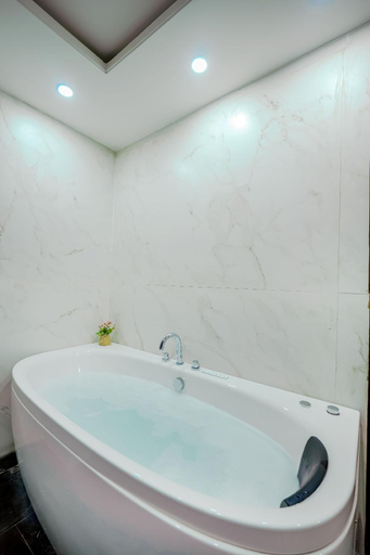 Bathroom 4, Hotel Fiora Inn, Sahibzada Ajit Singh Nagar
