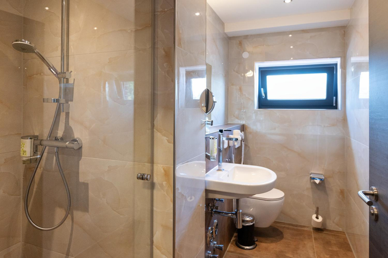 Bathroom 1, Aalto Hotel, Region Hannover