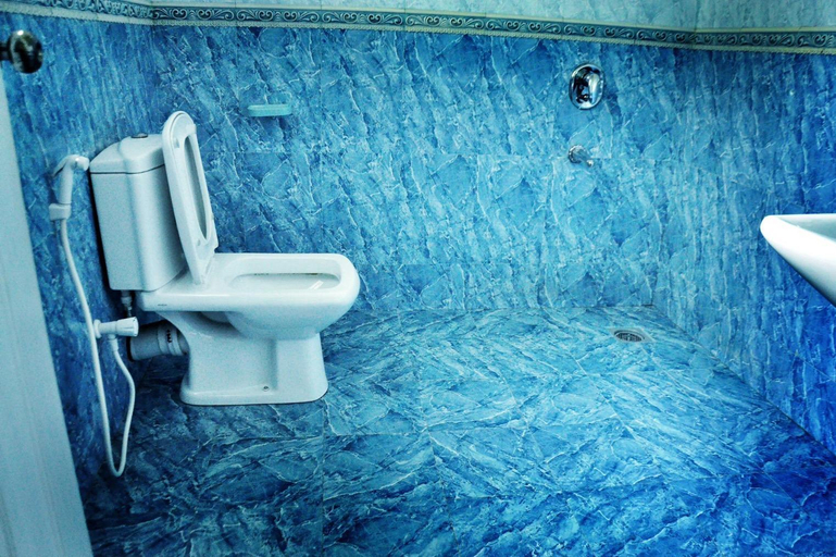 Bathroom 2, Inroma Holiday Resort, Nuwara Eliya