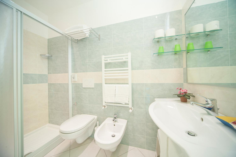 Bathroom 3, Hotel Lara, Rimini