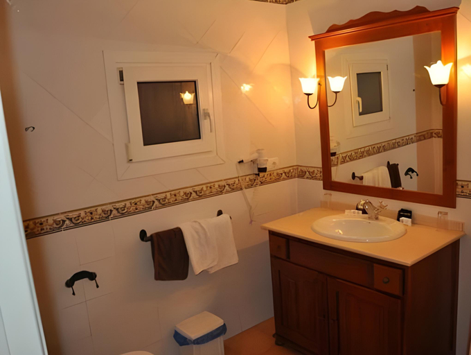 Bathroom 3, Hotel Las Camelias, Cádiz