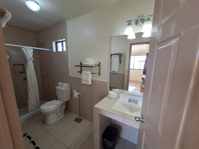 Bathroom 3, #33 Bungalow Seaside Hotel & Victors RV Park, Mexicali