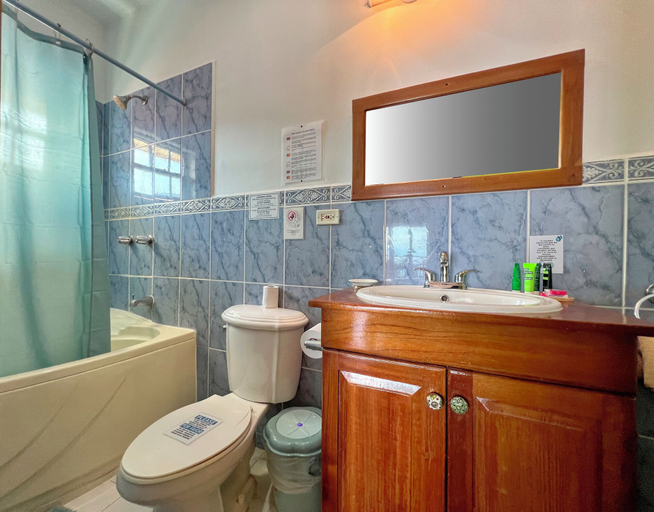 Bathroom 3, Hotel Paraiso Caribeño, Bocas del Toro