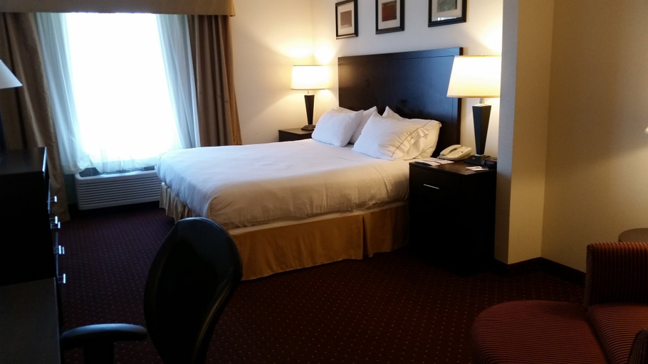 Holiday Inn Express Syracuse Fairgrounds - Tap to explore photos