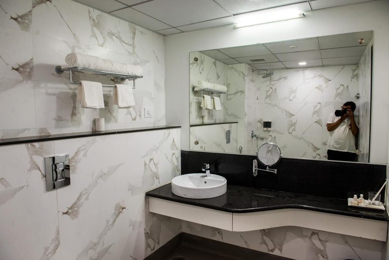 Bathroom 4, Grand Fortune Beacon Hotel [Ichalkaranji], Kolhapur