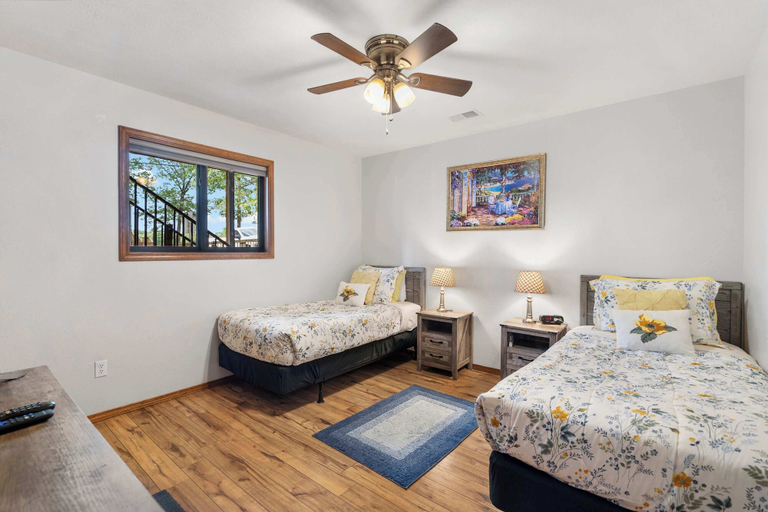 Room 2, The Greenview Haven: Cozy For 6!, Stone