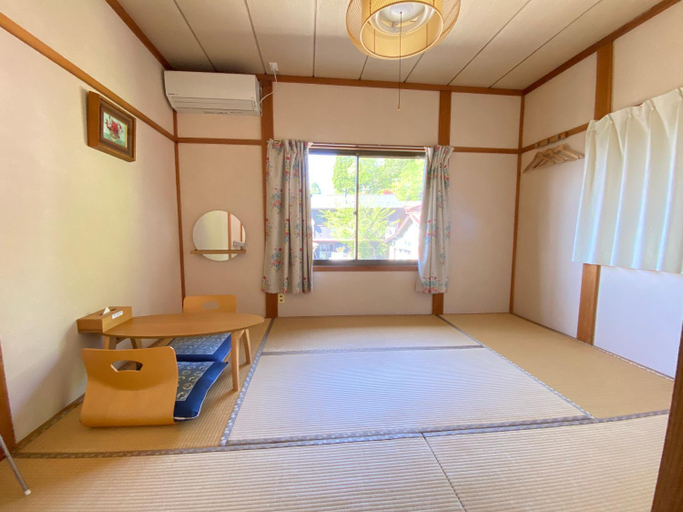 Bedroom 2, Guesthouse Takayama Hanzansha, Takayama