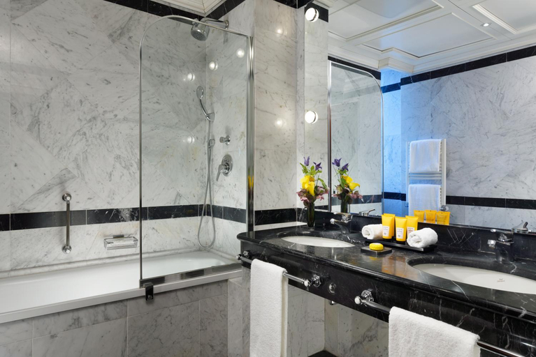 Bathroom 5, Hotel Splendide Royal, Rome