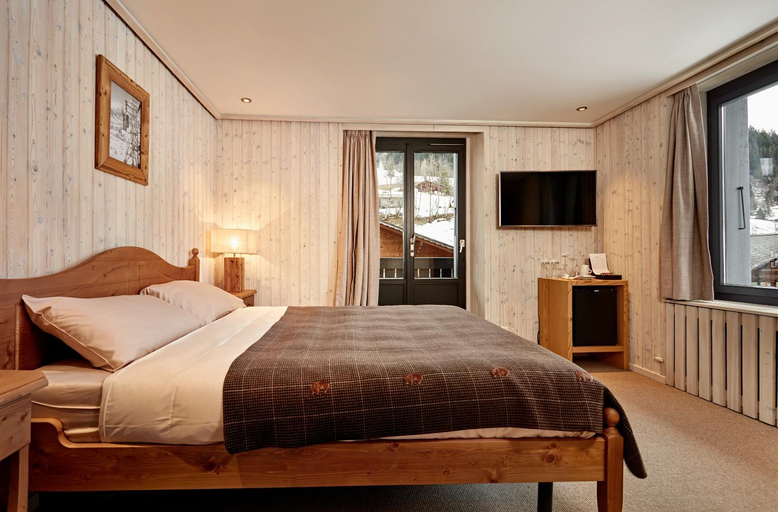 Bedroom 2, Hotel Baren, Saanen