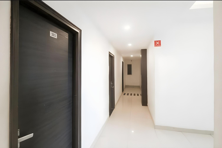 Public Area 3, Goroomgo Motel Maurya Chandigarh, Chandigarh