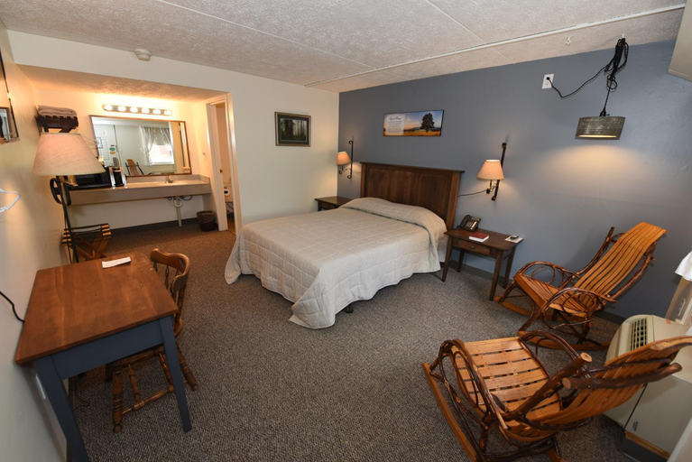 Bedroom, The Casselman Inn, Garrett