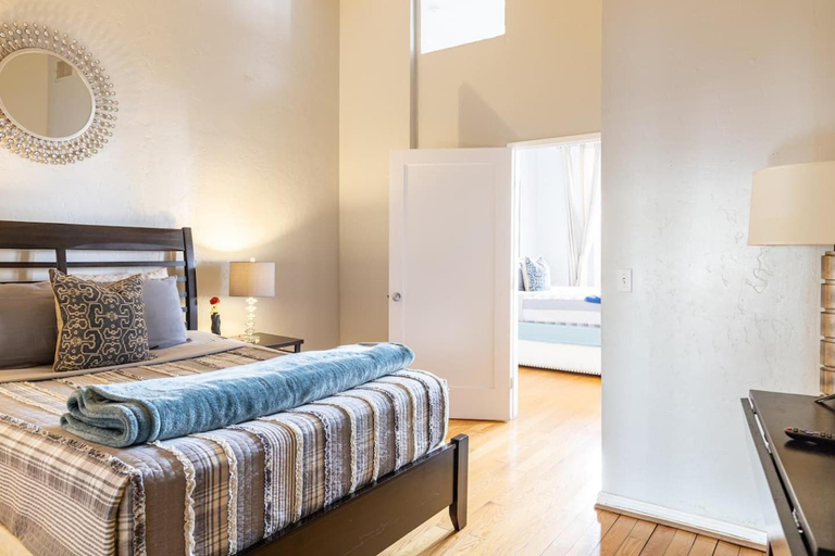 Bedroom 2, Loft Suite Walk to Conv Center Free Parking, San Diego