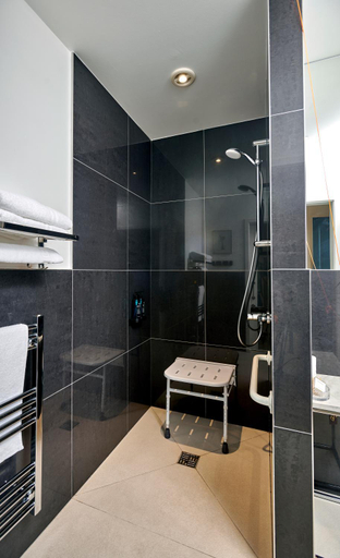 Bathroom 3, Lakehurst Park, Northamptonshire