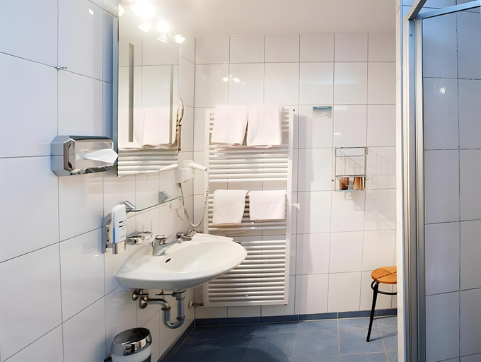 Bathroom 3, Waldhotel Friedrichroda, Gotha
