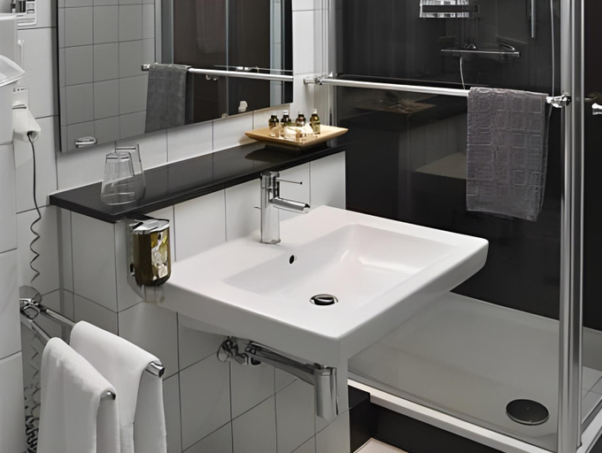 Bathroom 4, Parkhotel Cloppenburg, Cloppenburg