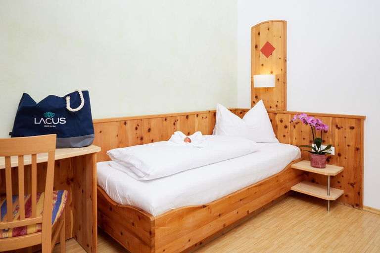 Bedroom, LACUS Hotel am See, Spittal an der Drau