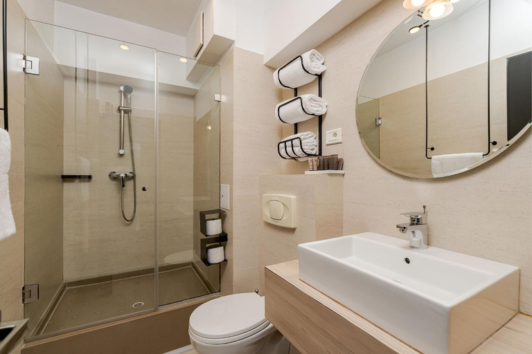 Bathroom 4, Crystal Palace Hotel, Municipiul Bucuresti