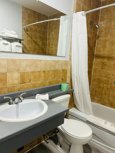 Bathroom 3, Motel 6 – Cornwall, ON, Stormont, Dundas and Glengarry