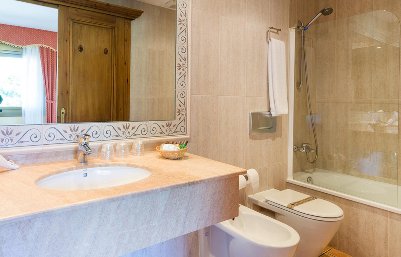 Bathroom 2, Hotel Restaurant Cal Petit, Lleida