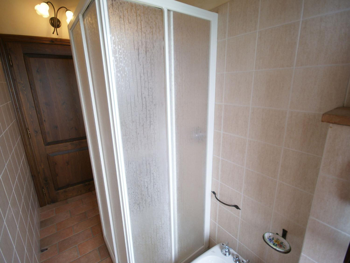 Bathroom 2, Montone Houses, Perugia