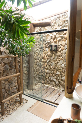 Bathroom 5, Aloha Village Hotel, Amontada