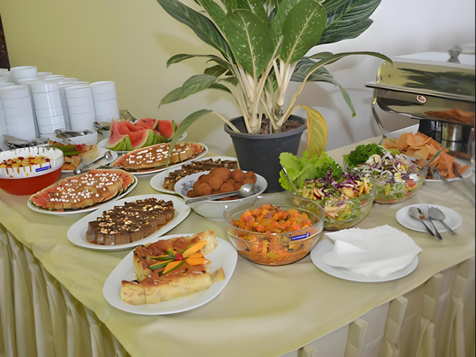 Food & Drinks 5, Auslink Hotel, Walapane