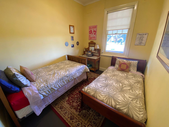 Bedroom 2, COMMERCIAL HOTEL KANIVA call to save dollars, West Wimmera