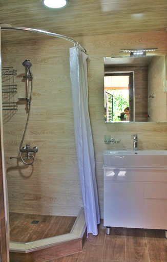 Bathroom 2, Comfort House, Kutaisi