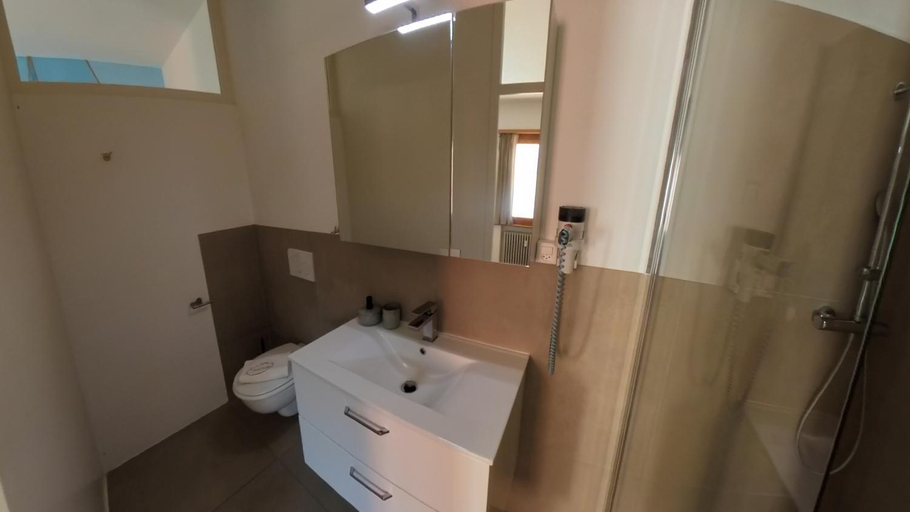 Others 5, 7Rooms, Locarno