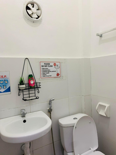 Bathroom 2, Queen's Room Rental 2, El Nido