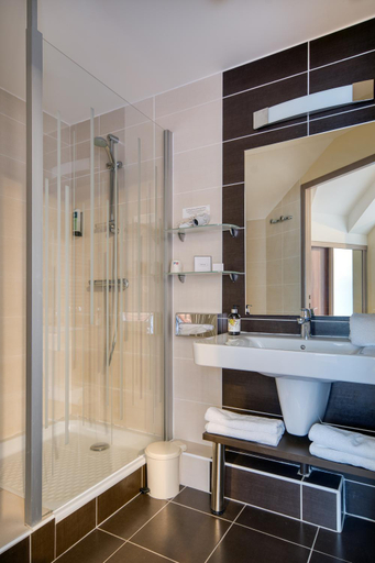 Bathroom 4, Logis Hotel Belle-Vue, Finistère