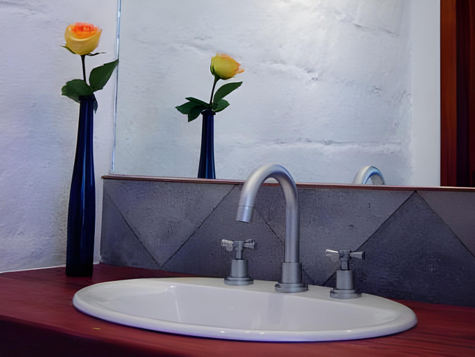Bathroom 3, Hotel El Crater, Quito