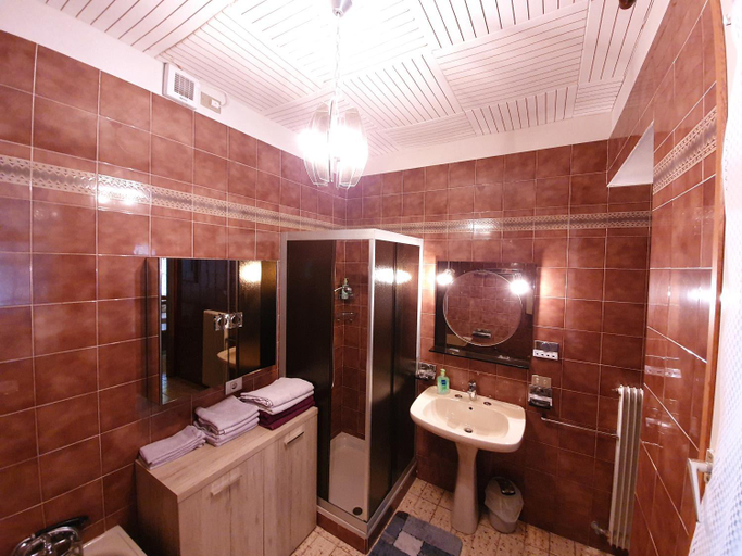 Bathroom, Apartments Max, Trento