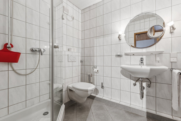 Bathroom 5, Hotel zum Erwin, Karlsruhe