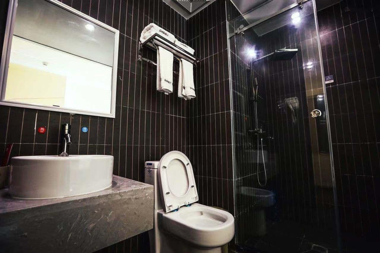 Bathroom 3, Thank Inn Hotel Guangdong Zhuhai Jiwan Hongqi Central Sqaure, Zhuhai