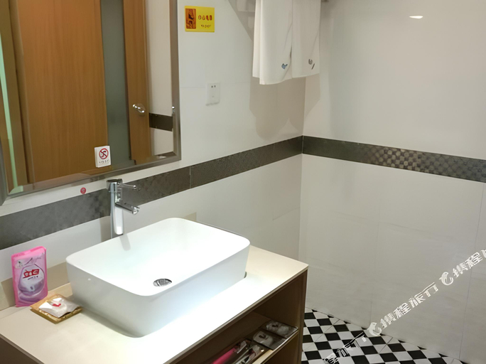 Bathroom 4, L Hotel Zhuhai Gongbei Port Qinglv Road, Zhuhai