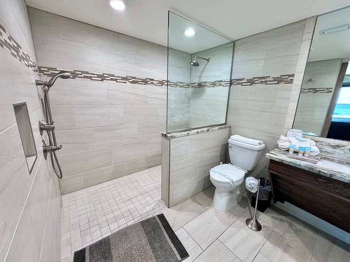 Bathroom 4, Island Sunrise, Baldwin