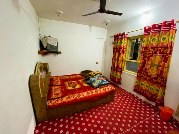 Others 4, Adeel Homes, Srinagar
