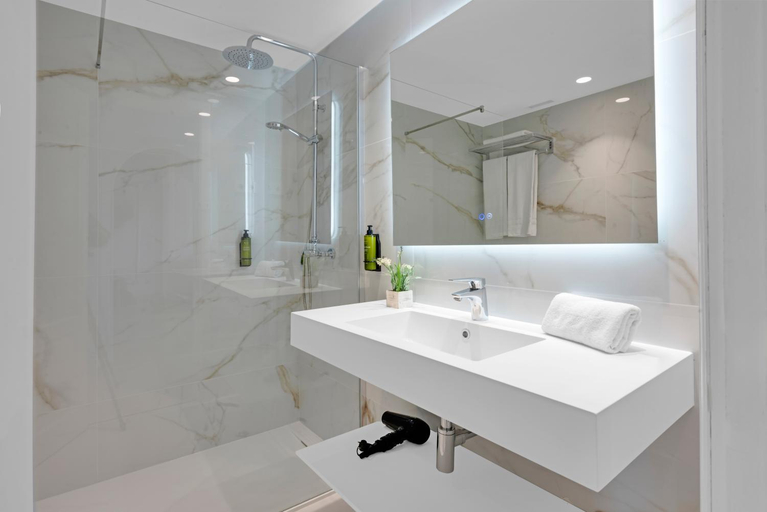 Bathroom 3, Aparthotel Ona Cala Pi Club, Baleares
