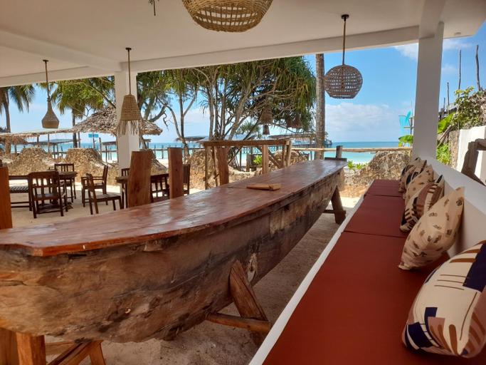 Food & Drinks 5, Antares Villa, Kaskazini 'B'